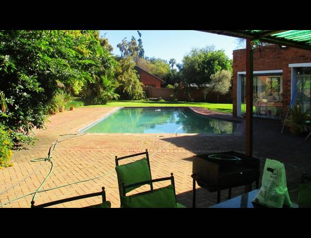 4 BEDROOM HOUSE FOR SALE IN LANGENHOVENPARK